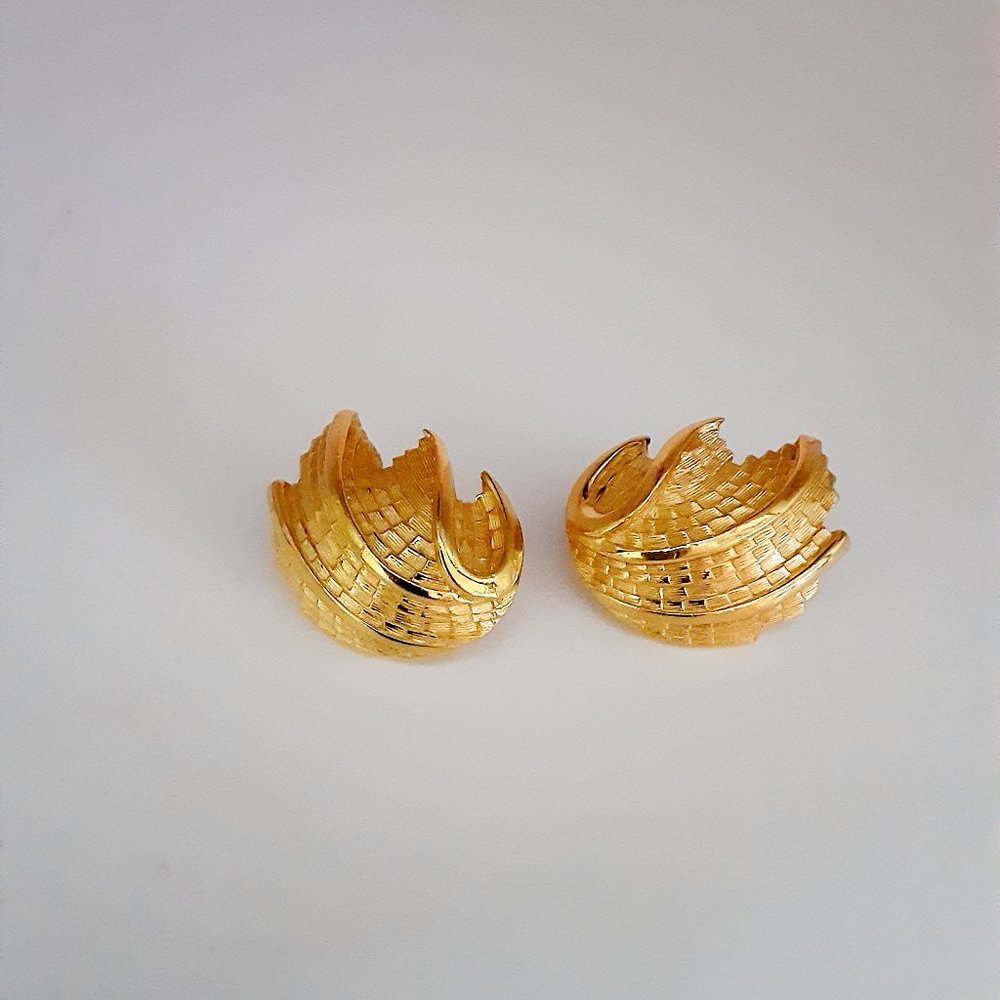 Trifari Vintage Brushed Gold Earrings. Women's Clip On Leaf Design Jewelry